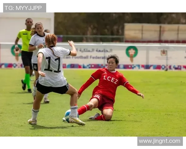 晚风轻拂梦中球场追逐足球明星的青春与热血故事